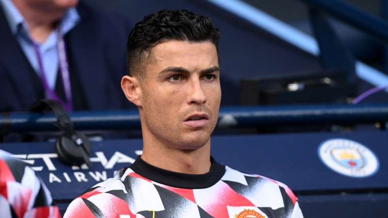 Vì sao Ronaldo phải ngồi dự bị trong trận thua 3-6 của MU?