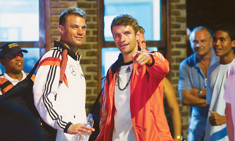 Manuel Neuer và Thomas Muller đứng trước nguy cơ không tham dự World Cup 2022